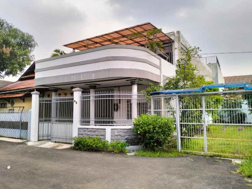 rumah 2 lantai full furnished di antapani bandung kota