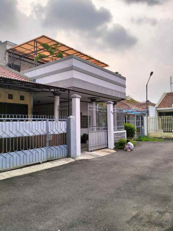 rumah 2 lantai full furnished di antapani bandung kota