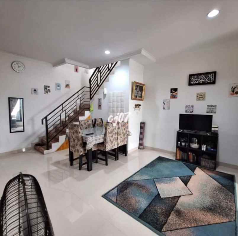 rumah 2 lantai hook di ciledug tangerang banten