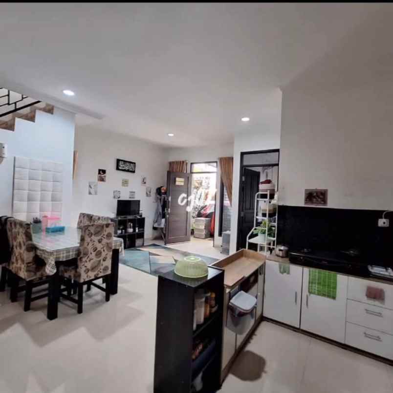 rumah 2 lantai hook di ciledug tangerang banten