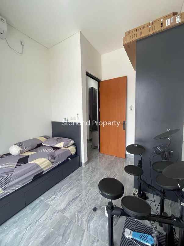 rumah 2 lantai modern di bintaro tangsel