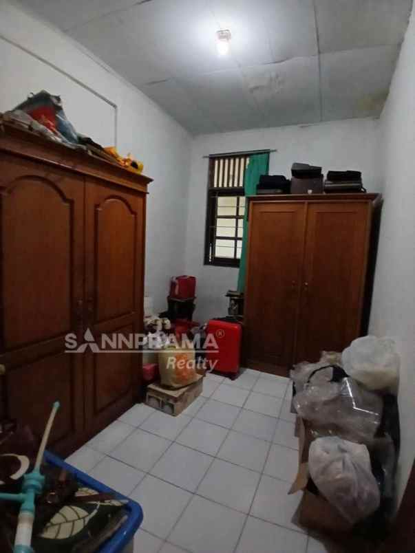 rumah 2nd hook besar luas di poin mas depok iml