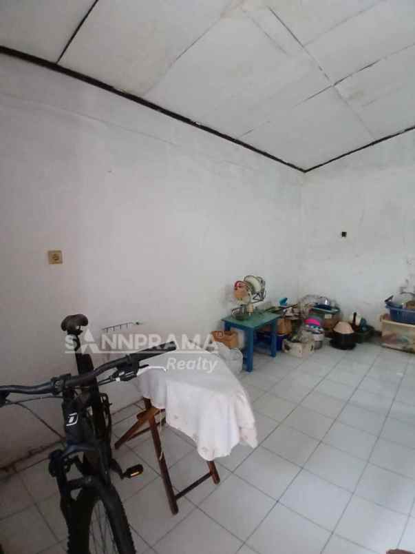 rumah 2nd hook besar luas di poin mas depok iml