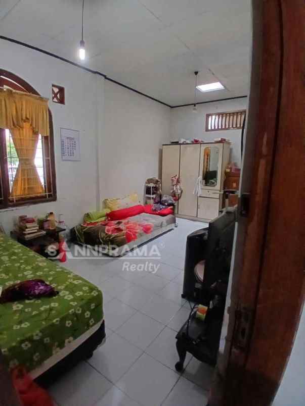 rumah 2nd hook besar luas di poin mas depok iml
