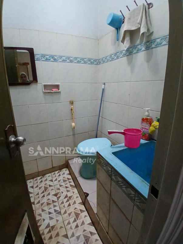 rumah 2nd hook besar luas di poin mas depok iml