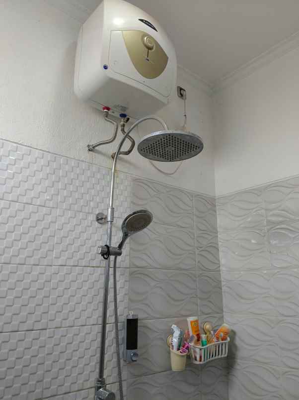 rumah 3 5 lt ditengah kota depok