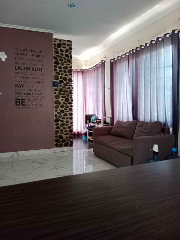 rumah 3 5 lt ditengah kota depok