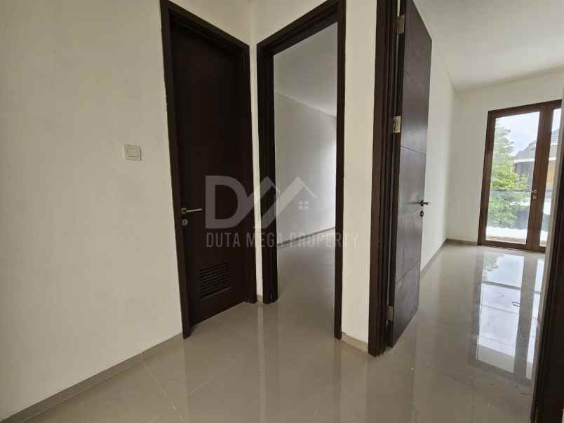 rumah asri dan nyaman di graha raya bintaro