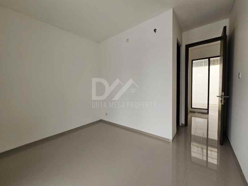 rumah asri dan nyaman di graha raya bintaro