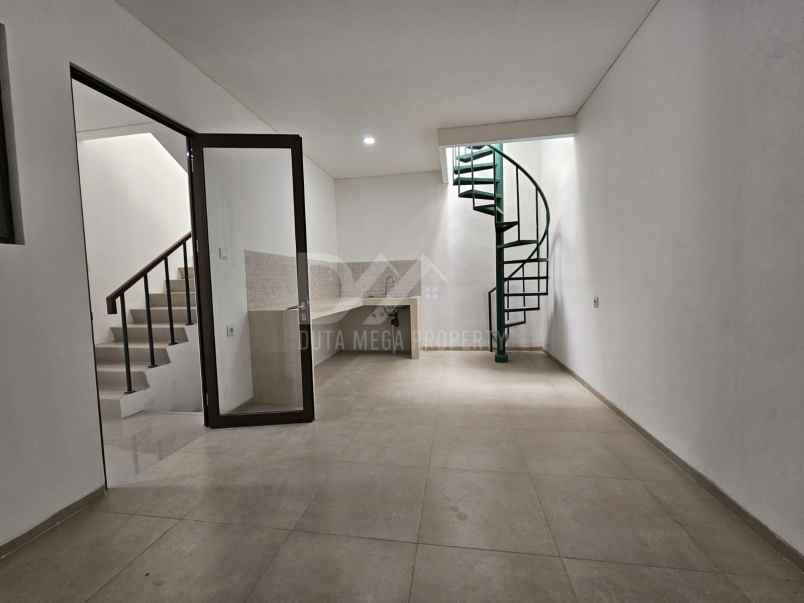 rumah asri dan nyaman di graha raya bintaro