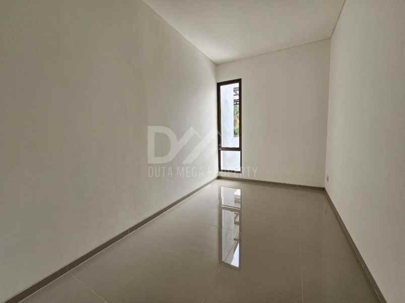 rumah asri dan nyaman di graha raya bintaro