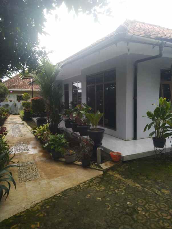 rumah asri dan tanah luas full furnish kuningan jabar