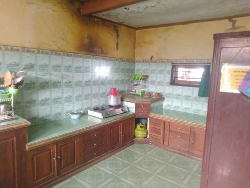 rumah asri dan tanah luas full furnish kuningan jabar