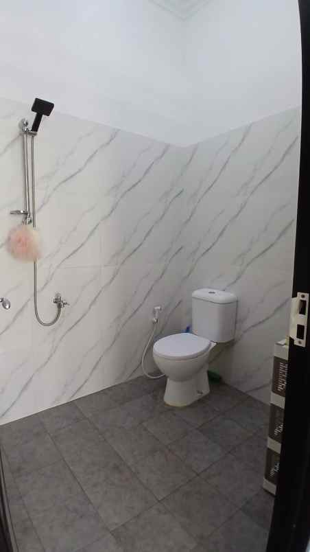 rumah bagus dan strategis perumanas di depok timur