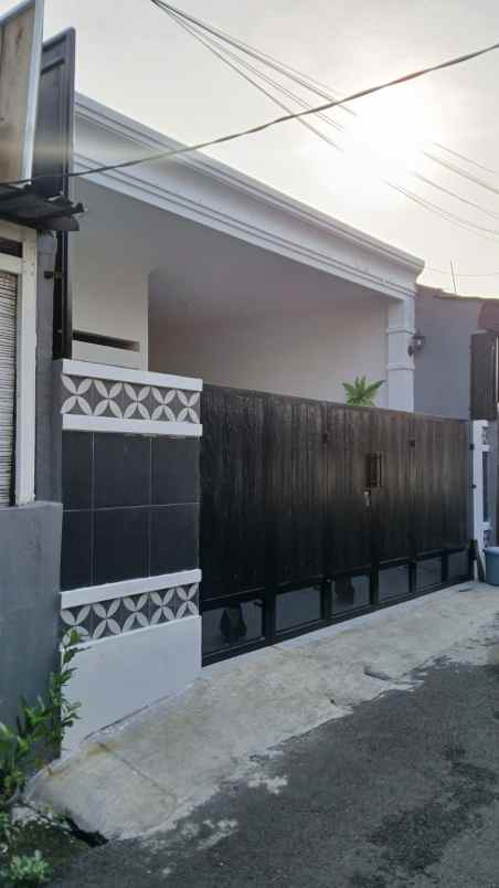 rumah bagus dan strategis perumanas di depok timur