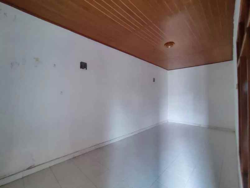 rumah bagus siap huni di jalan merdeka raya kuta