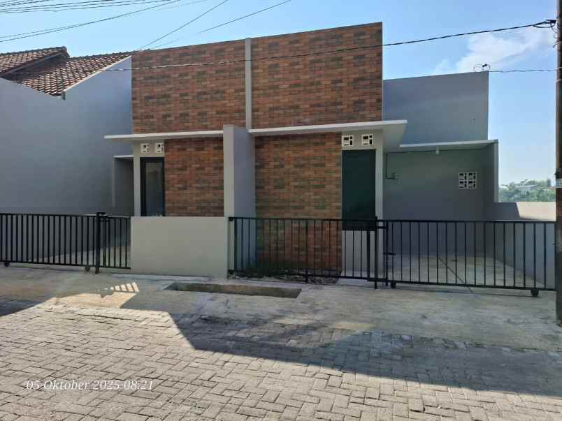 rumah bangunan baru siap huni dibanyumanik semarang