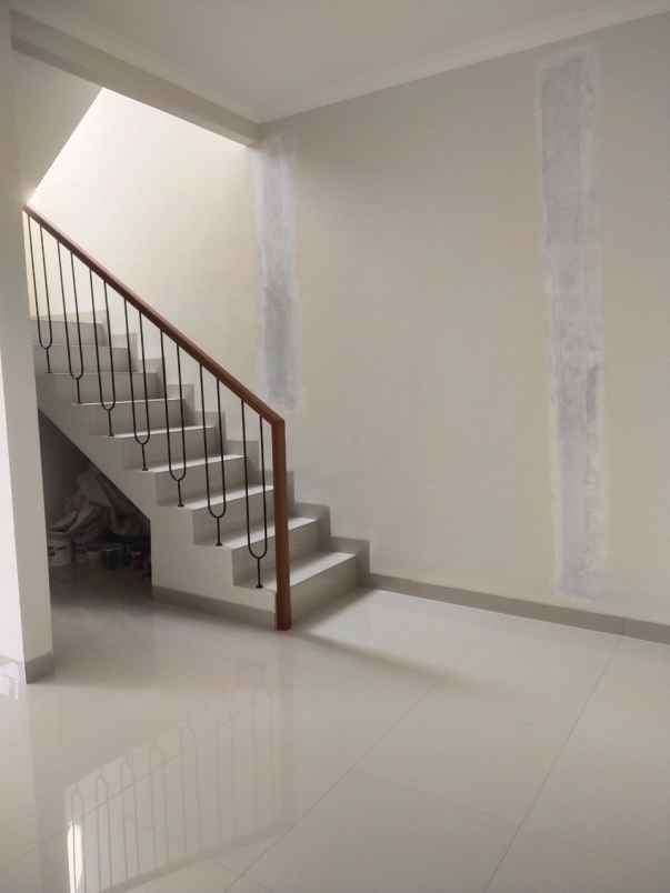 rumah baru 2 lantai di perumnas 1 kota bekasi