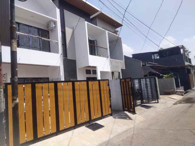 rumah baru 2 lantai di perumnas 1 kota bekasi