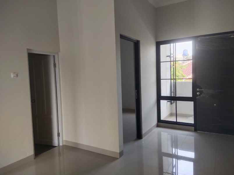 rumah baru 2 lantai di perumnas 1 kota bekasi