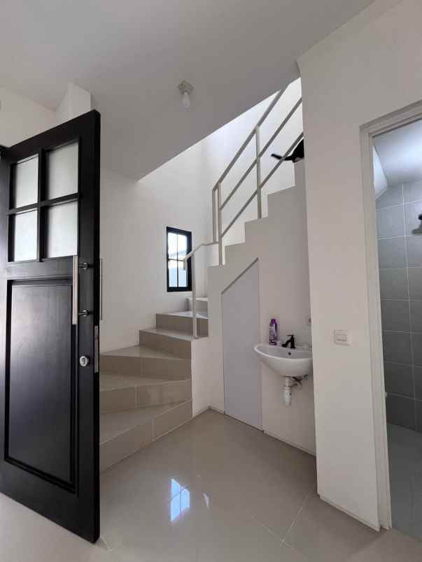 rumah baru bonus furnish amesta living surabaya timur