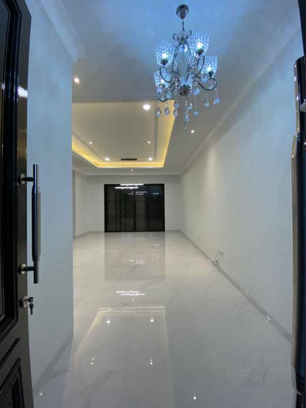 rumah baru dalam cluster di cibubur jakarta timur