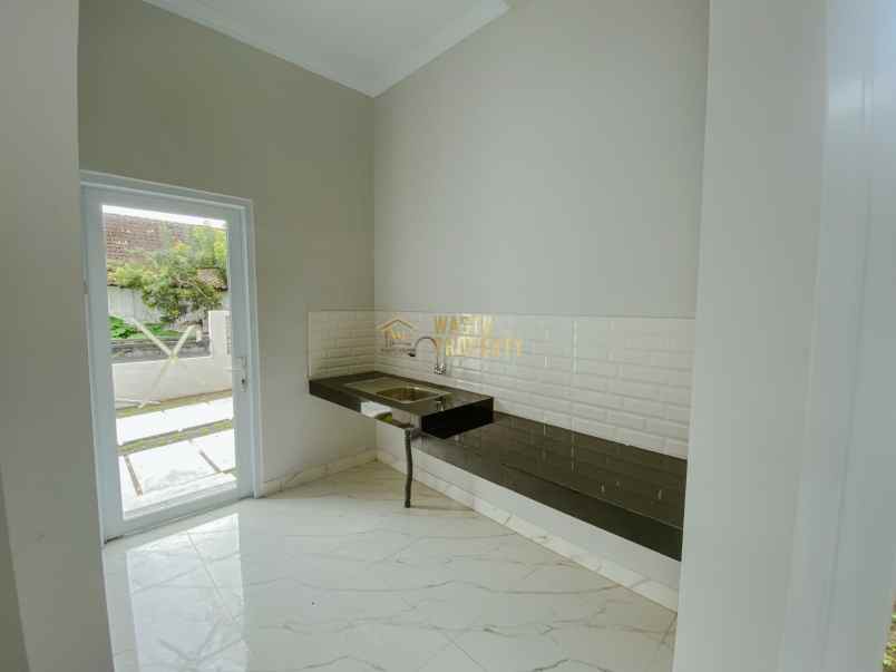 rumah baru minimalis modern di prambanan siap huni