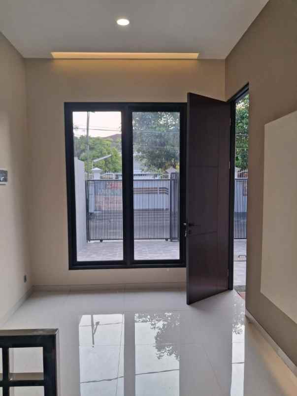 rumah baru modern 2 lantai manyar jaya