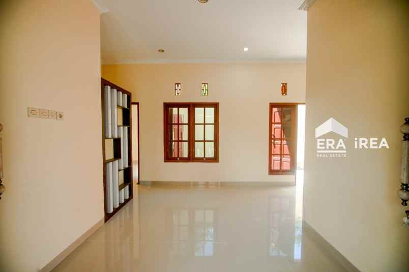 rumah baru sudah di renovasi siap huni