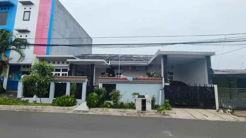 rumah bisa buat usaha di jalan utama yang ramai