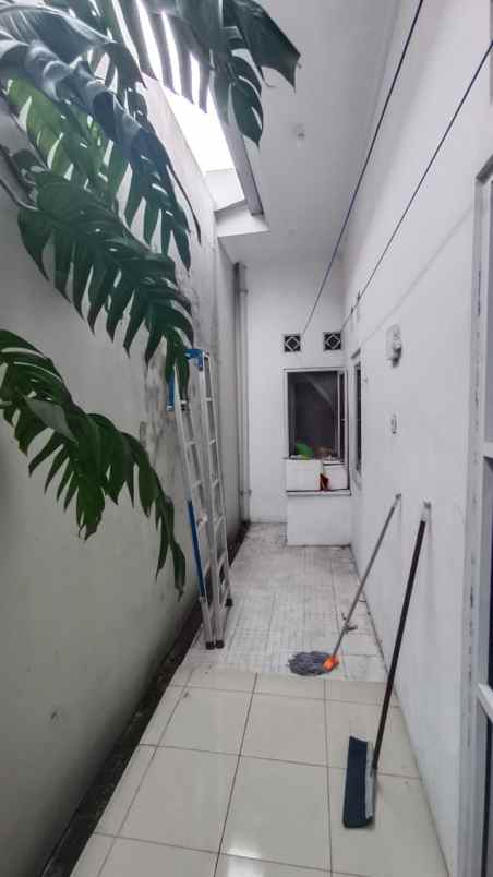 rumah bisa buat usaha di jalan utama yang ramai