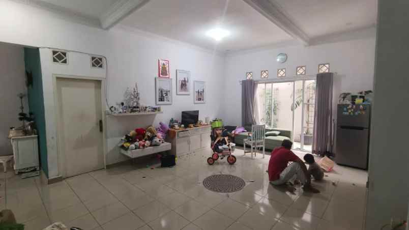 rumah bisa buat usaha di jalan utama yang ramai