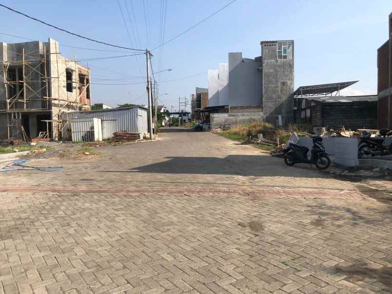 rumah cantik siap huni 2 lantai di kota batu malang