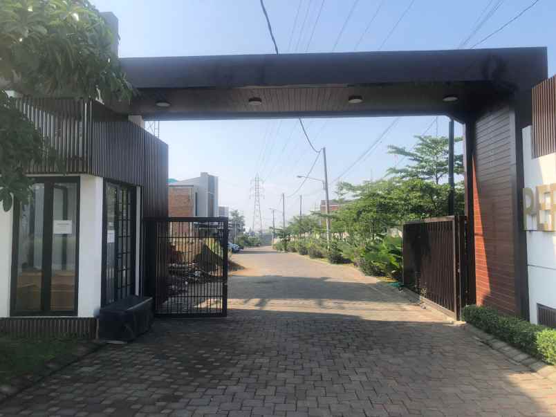 rumah cantik siap huni 2 lantai di kota batu malang