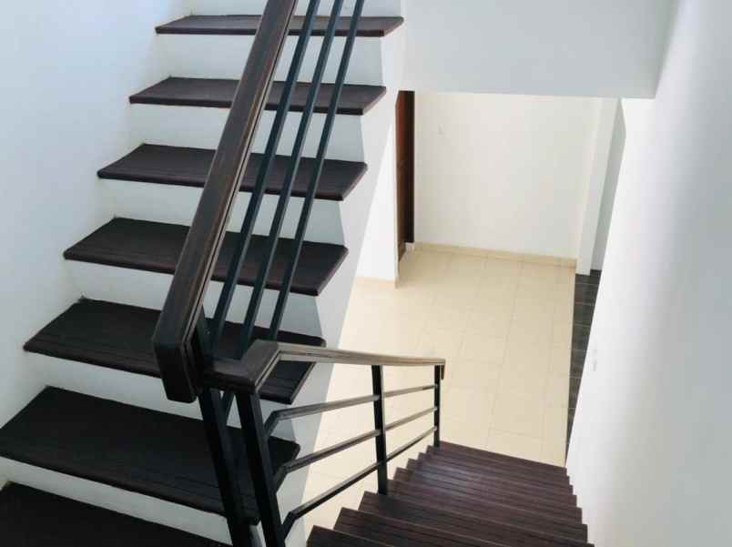 rumah cinere limo depok