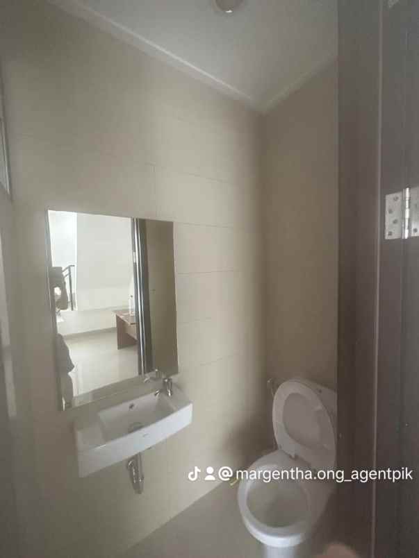 rumah cleveland pik2 hadap selatan