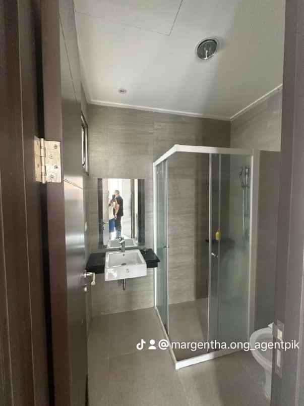 rumah cleveland pik2 hadap selatan