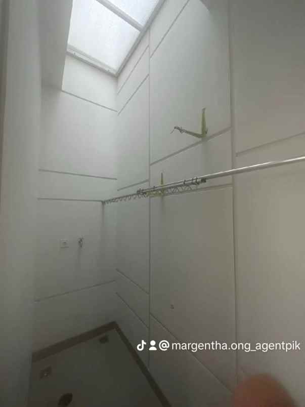 rumah cleveland pik2 hadap selatan