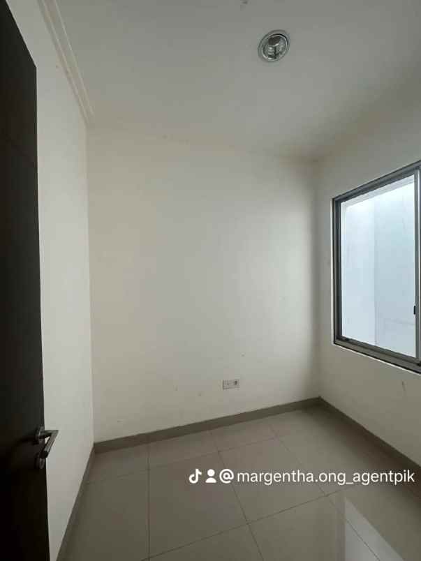 rumah cleveland pik2 hadap selatan