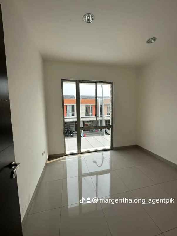 rumah cleveland pik2 hadap selatan