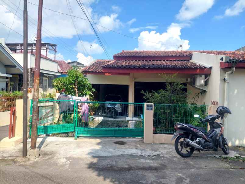 Rumah Dalam Perumahan Dekat Jl Perintis Kemerdekaan