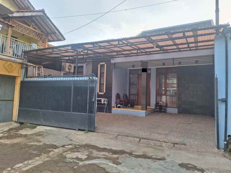 rumah di cihanjuang dekat pemkot cimahi