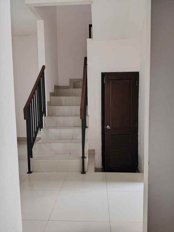 rumah dijual dekat dengan pintu tol jatiwaringin