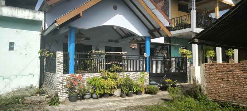rumah full keramik siap huni