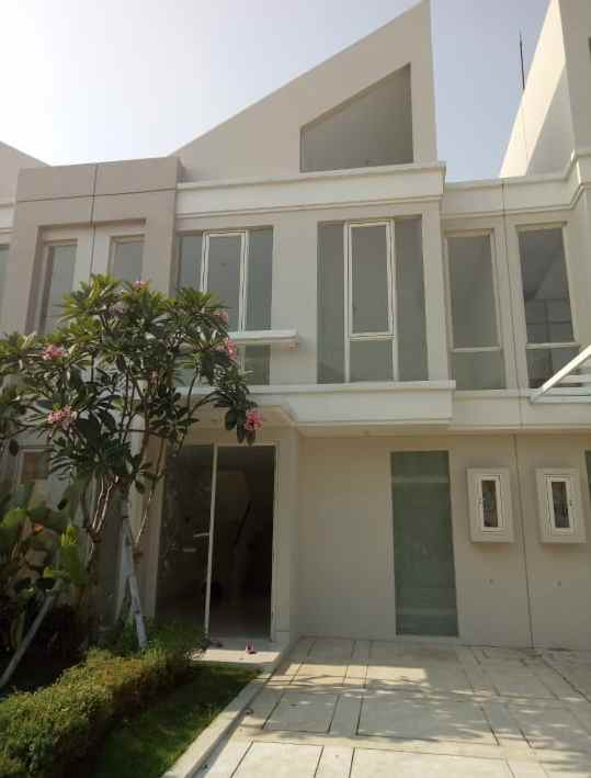 rumah grand pakuwon surabaya barat row jalan 2 mobil