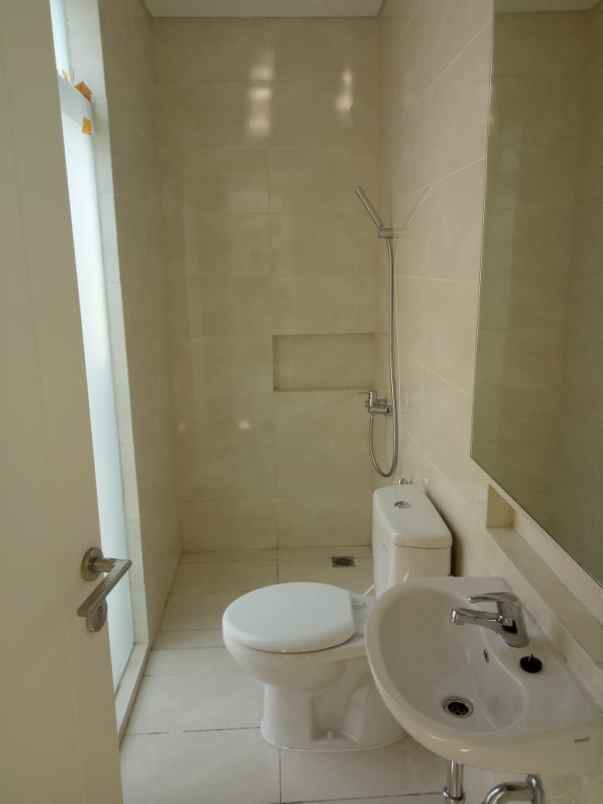 rumah grand pakuwon surabaya barat row jalan 2 mobil