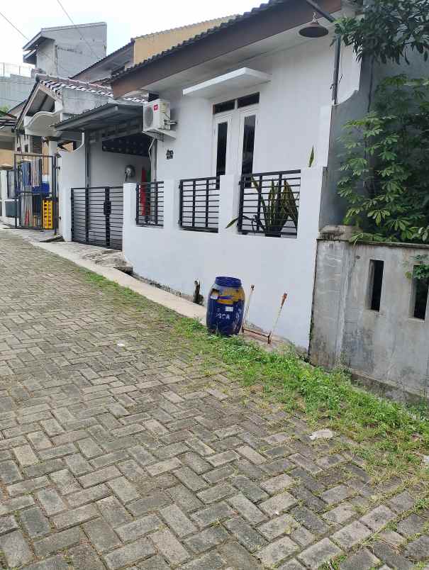 rumah jalan raya cilebut