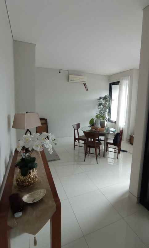 rumah ketintang wiyata semi furnished