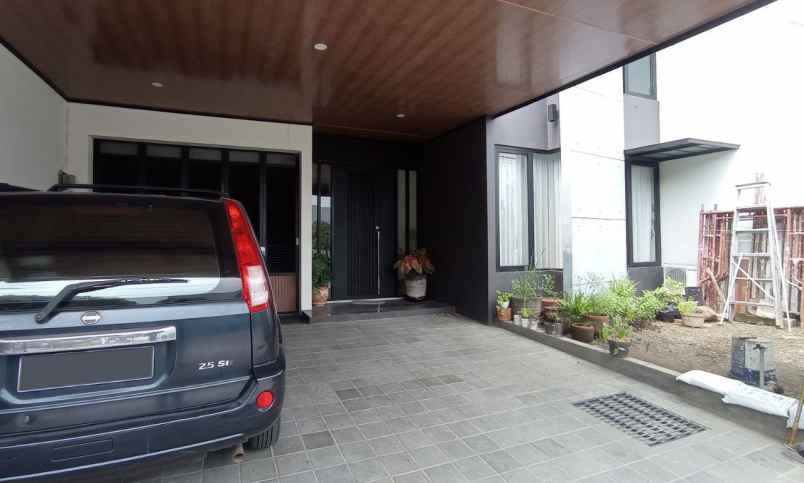 rumah ketintang wiyata semi furnished