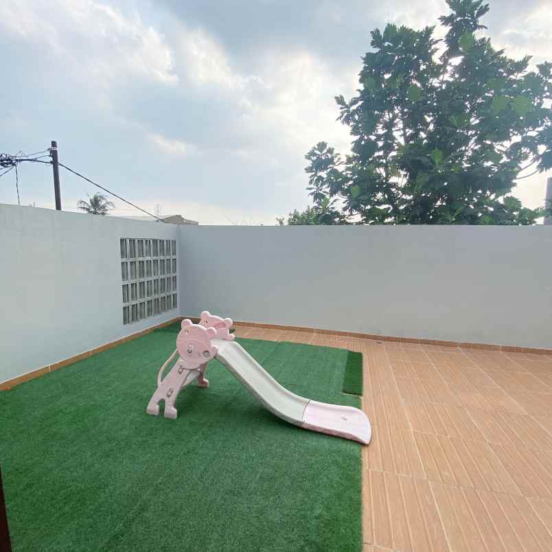 rumah komplek cisaranten one gate system